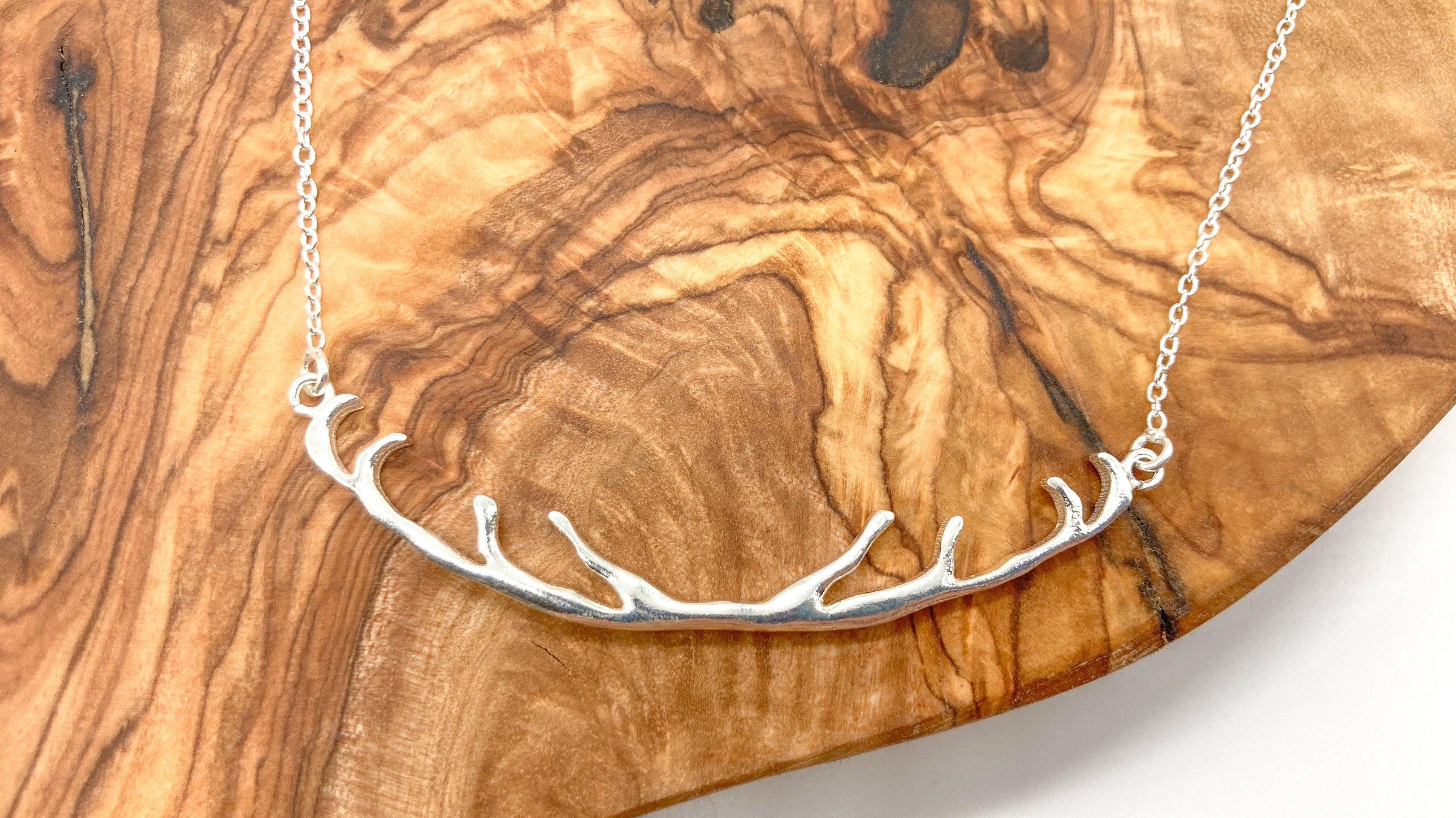 The Meaning Behind Deer Antlers in Jewelry: Why Gold Antler Rings Are More Than an AccessoryIntroduction: Jewelry That Carries a Story