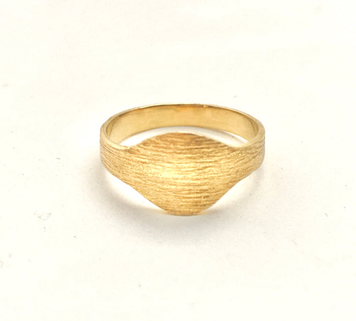 Brushed Signet Ring in Gold