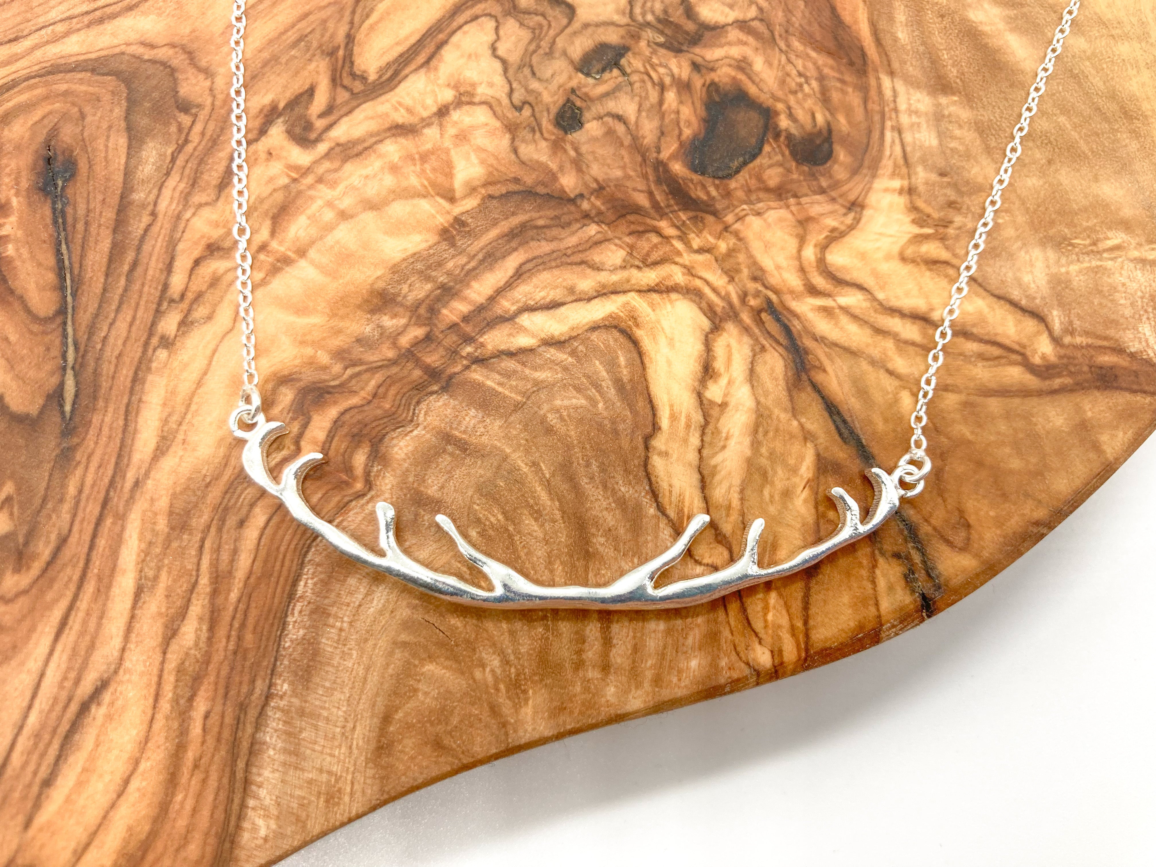 The Meaning Behind Deer Antlers in Jewelry: Why Gold Antler Rings Are More Than an AccessoryIntroduction: Jewelry That Carries a Story
